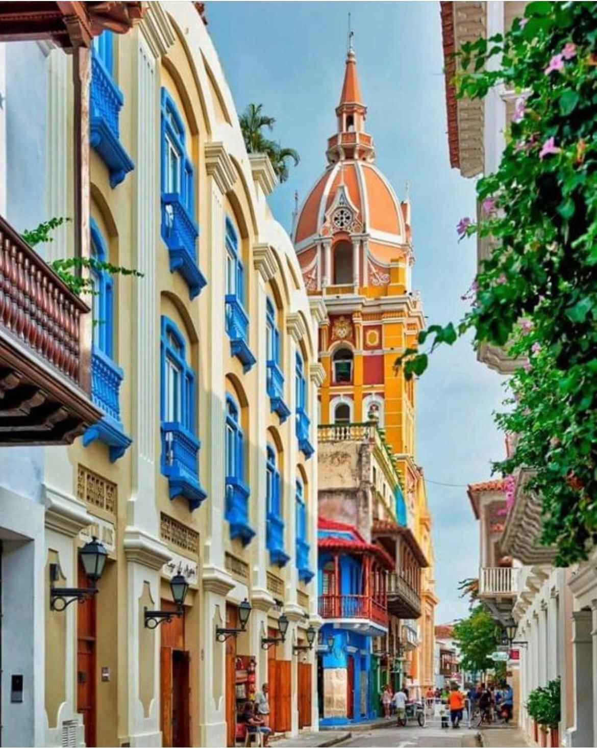 Open-space In The Historic Center Of De Indias * Cartagena